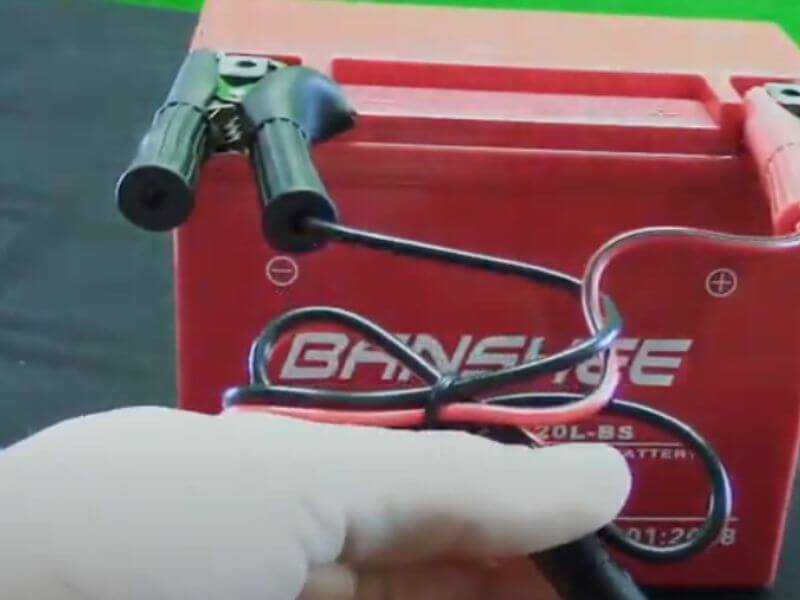 how to charge motorcycle battery